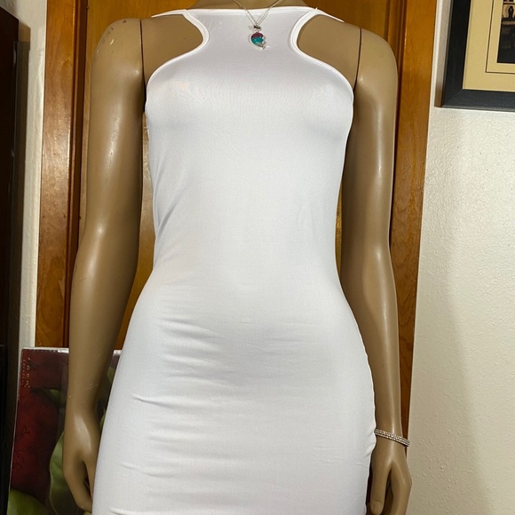 🎉HP STUNNING OPEN BACK DRESS - Picture 2 of 6